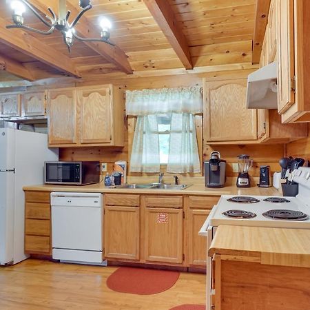 Cabin With Hot Tub About 6 Mi To Downtown Gatlinburg! Exterior photo