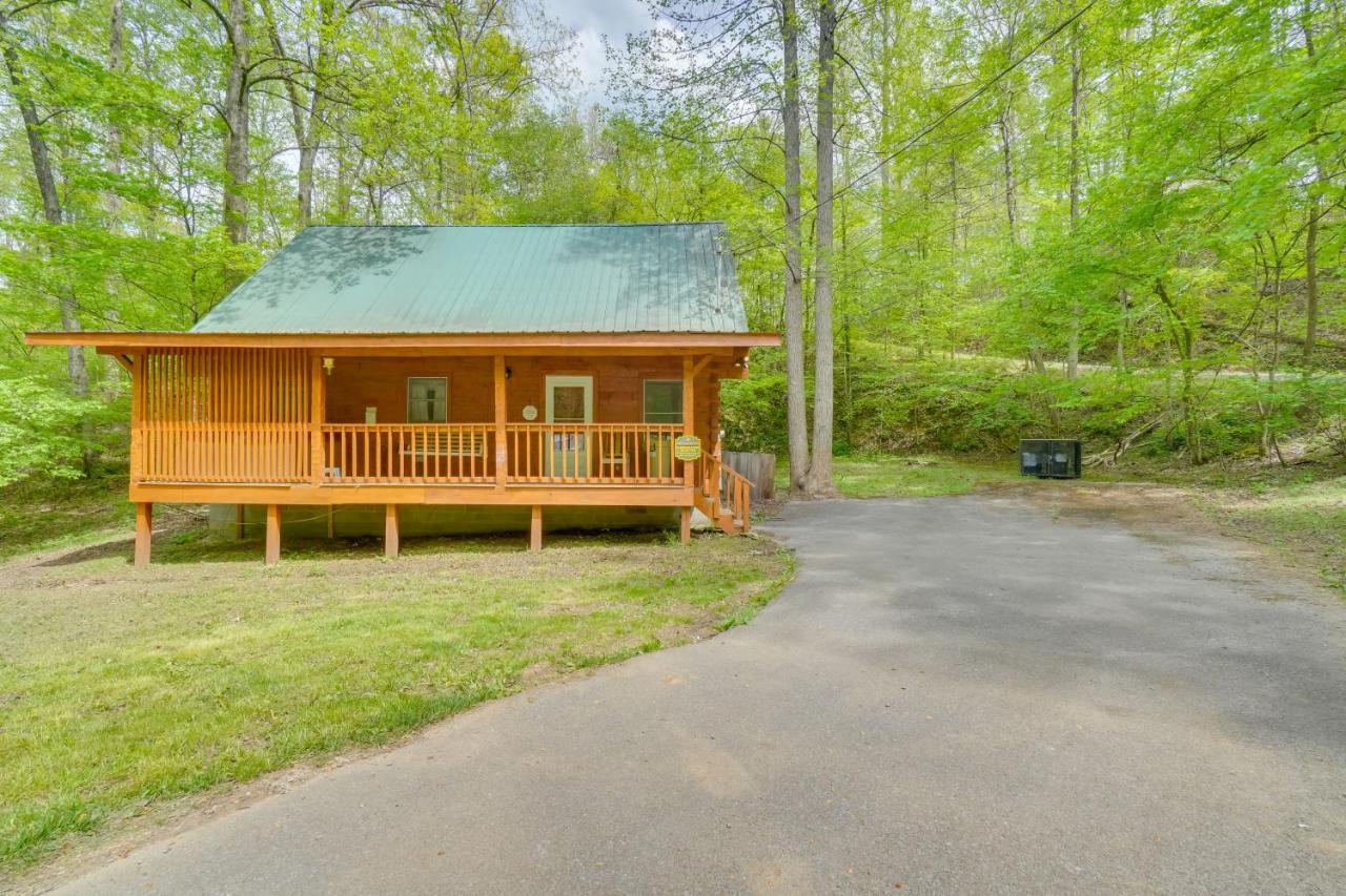 Cabin With Hot Tub About 6 Mi To Downtown Gatlinburg! Exterior photo