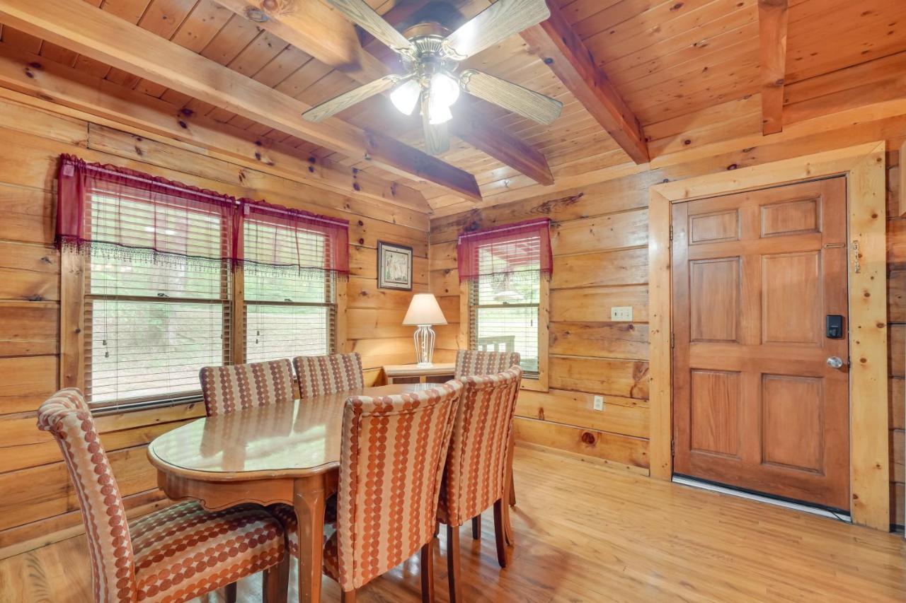 Cabin With Hot Tub About 6 Mi To Downtown Gatlinburg! Exterior photo