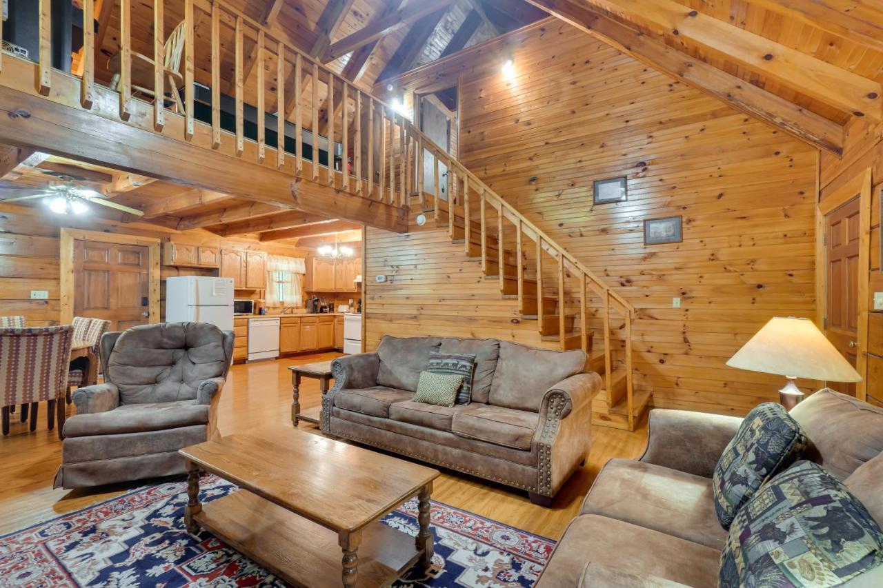 Cabin With Hot Tub About 6 Mi To Downtown Gatlinburg! Exterior photo