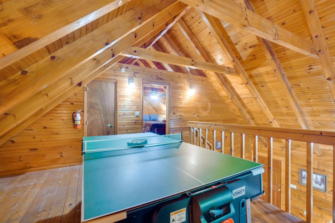 Cabin With Hot Tub About 6 Mi To Downtown Gatlinburg! Exterior photo